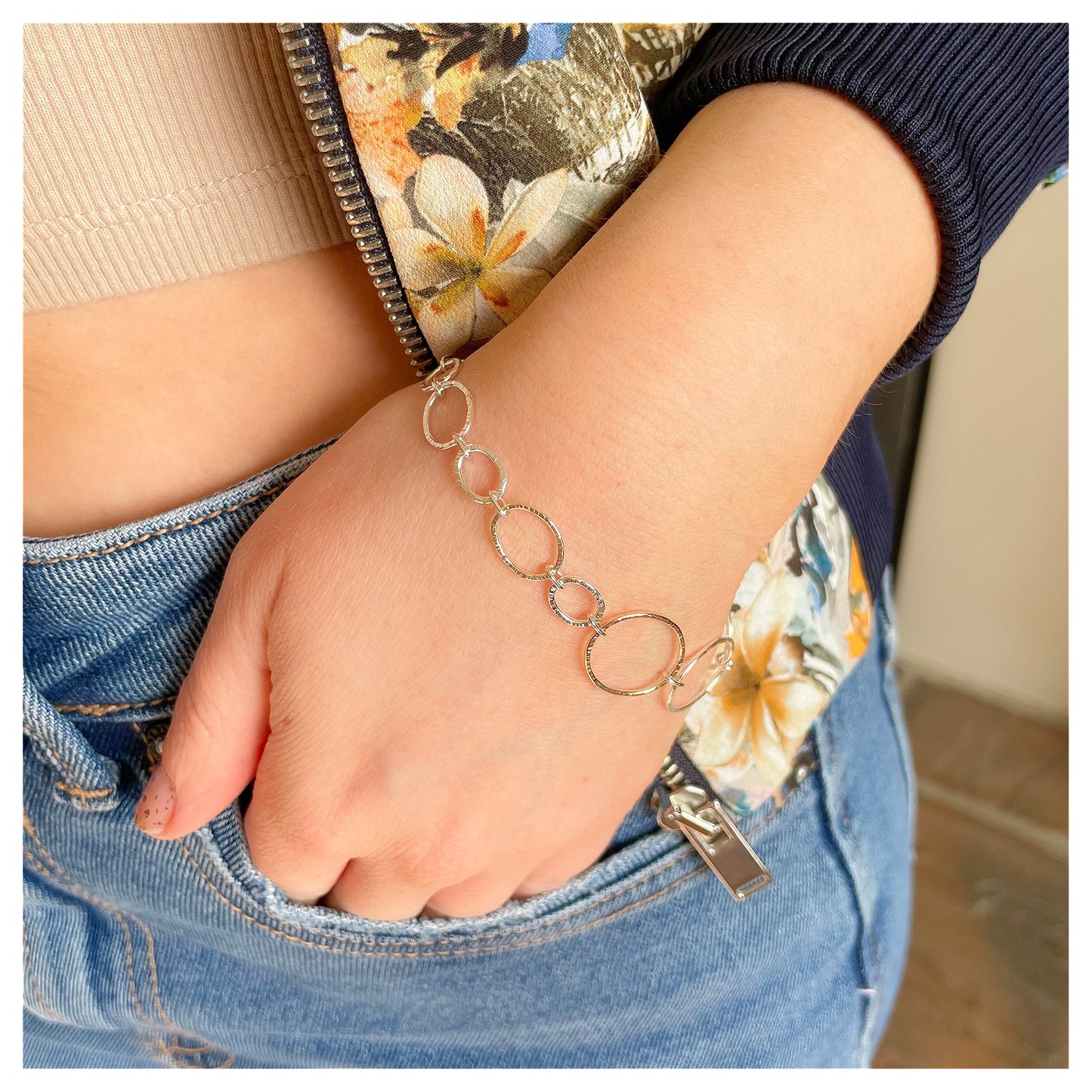 9ct yellow Gold and Sterling Silver Oval Link Chain Bracelet.